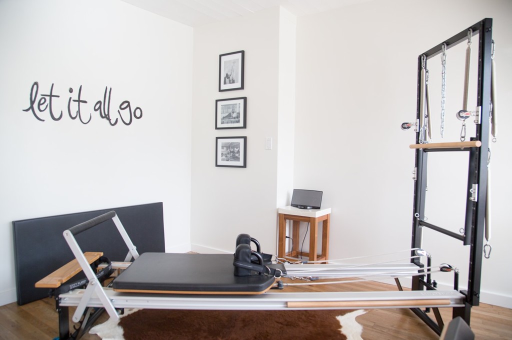 villa-pilates-the-strong-movement-strong-girl-newport-beach-3-poppyandseed-min